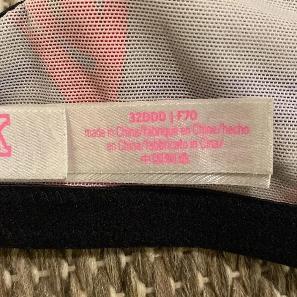 Victoria’s Secret push-up bra size 32DDD ￼